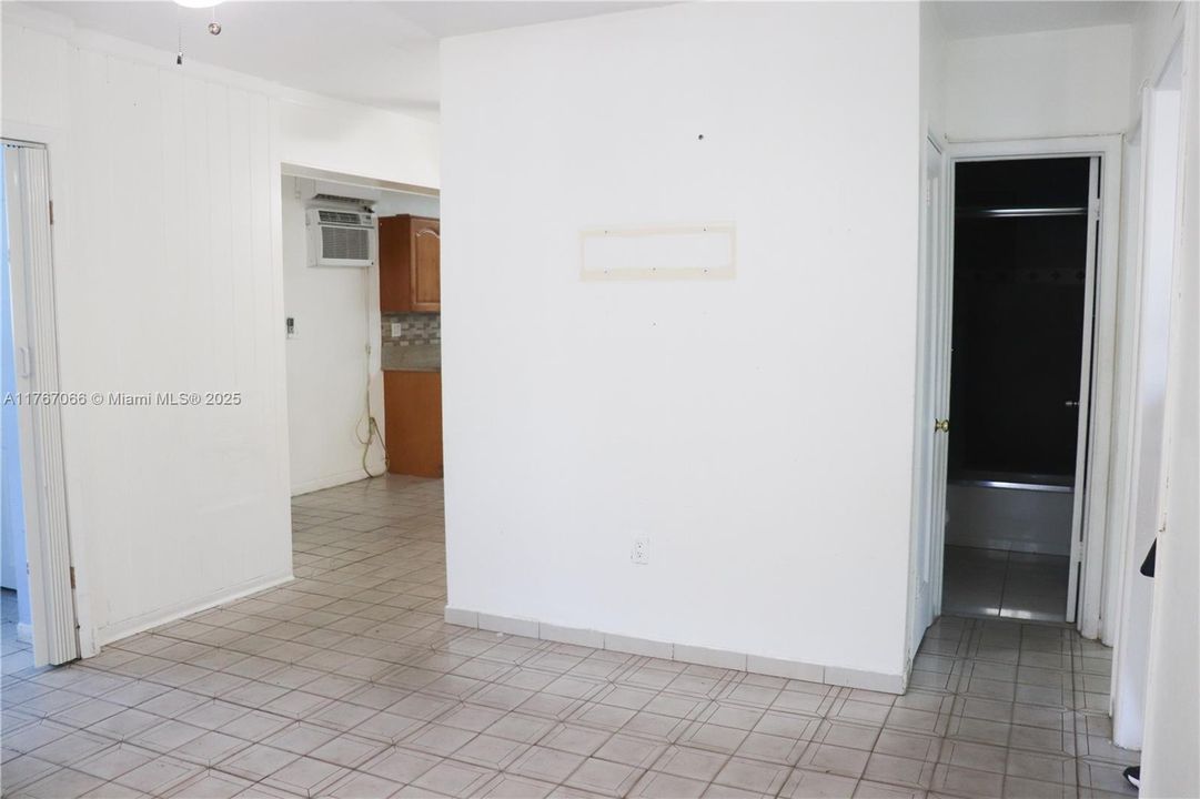 Recently Sold: $315,000 (2 beds, 1 baths, 749 Square Feet)