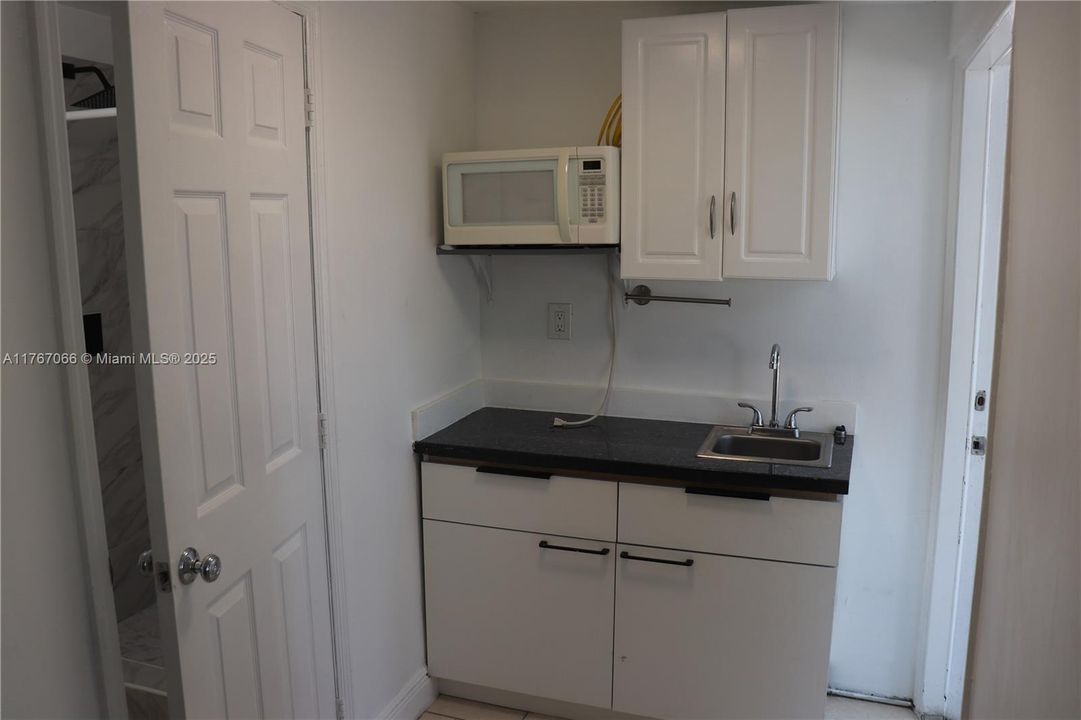 Recently Sold: $315,000 (2 beds, 1 baths, 749 Square Feet)