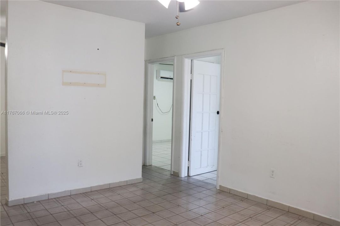 Recently Sold: $315,000 (2 beds, 1 baths, 749 Square Feet)