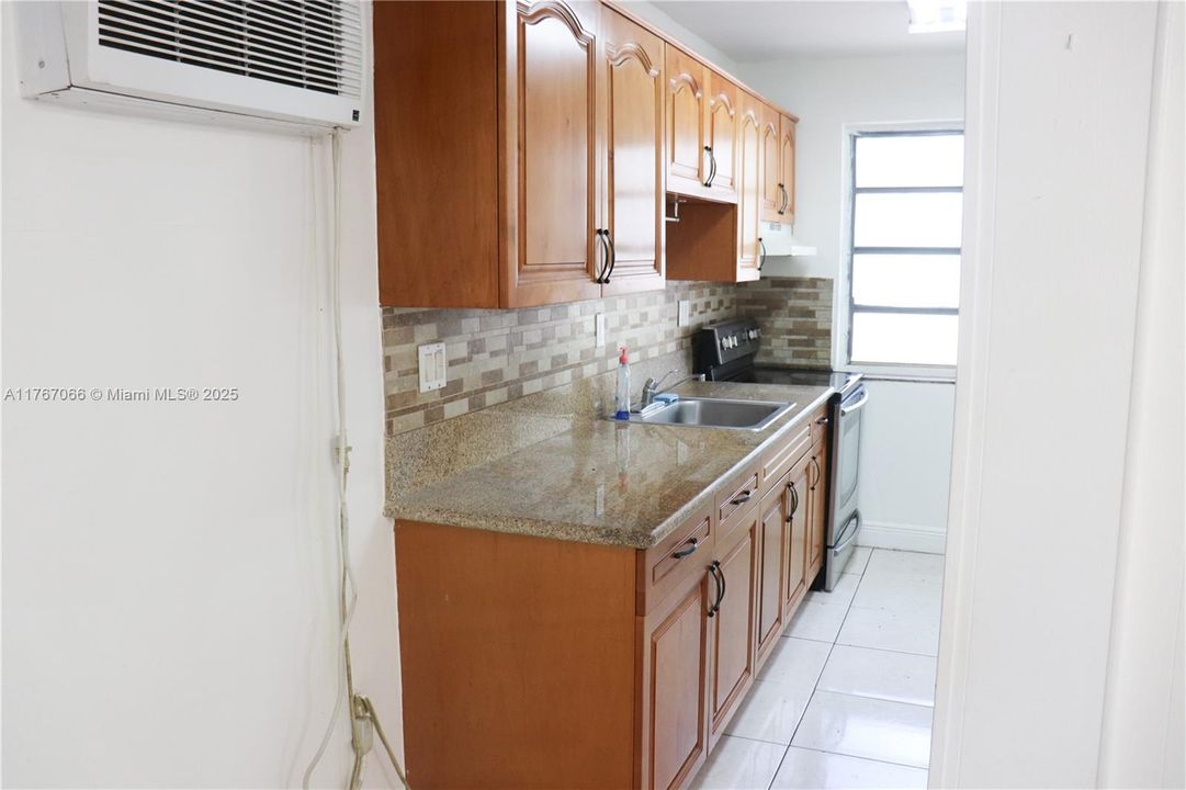 Recently Sold: $315,000 (2 beds, 1 baths, 749 Square Feet)