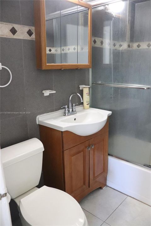 Recently Sold: $315,000 (2 beds, 1 baths, 749 Square Feet)