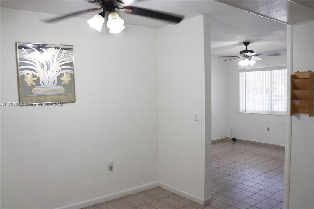 Recently Sold: $315,000 (2 beds, 1 baths, 749 Square Feet)