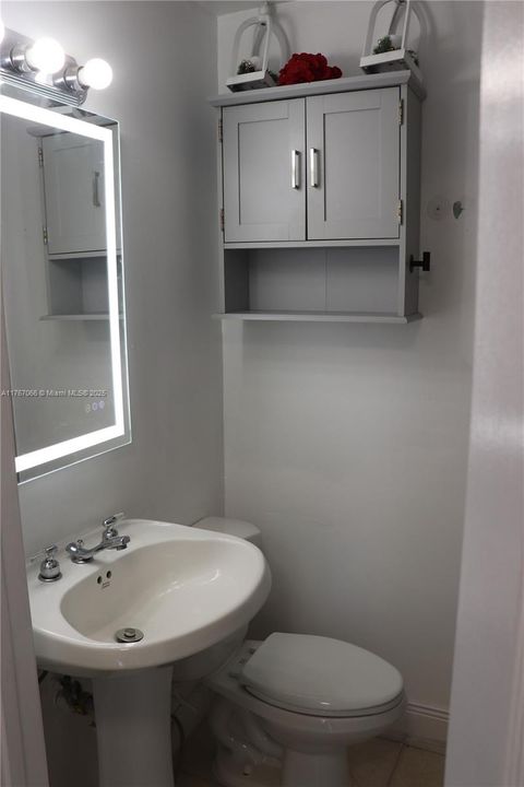 Recently Sold: $315,000 (2 beds, 1 baths, 749 Square Feet)