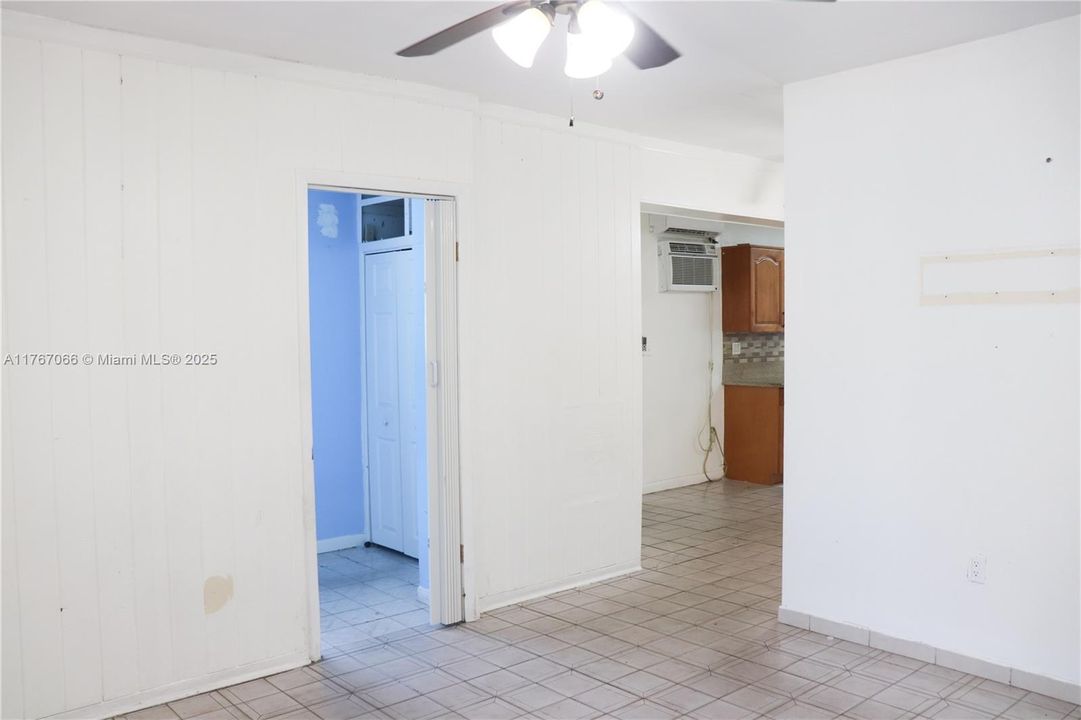 Recently Sold: $315,000 (2 beds, 1 baths, 749 Square Feet)