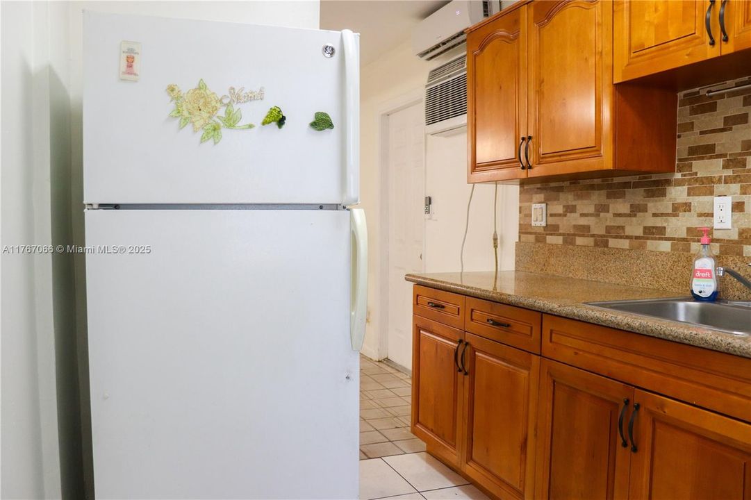 Recently Sold: $315,000 (2 beds, 1 baths, 749 Square Feet)