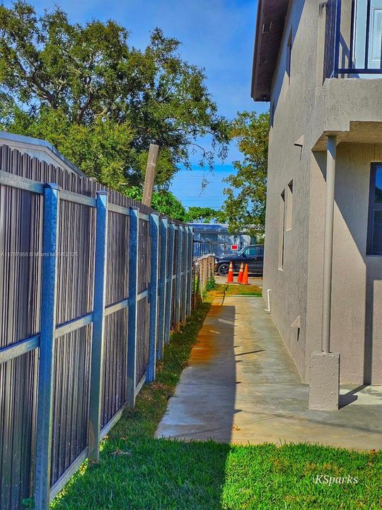 Vendido Recientemente: $575,000 (4 camas, 4 baños, 1755 Pies cuadrados)