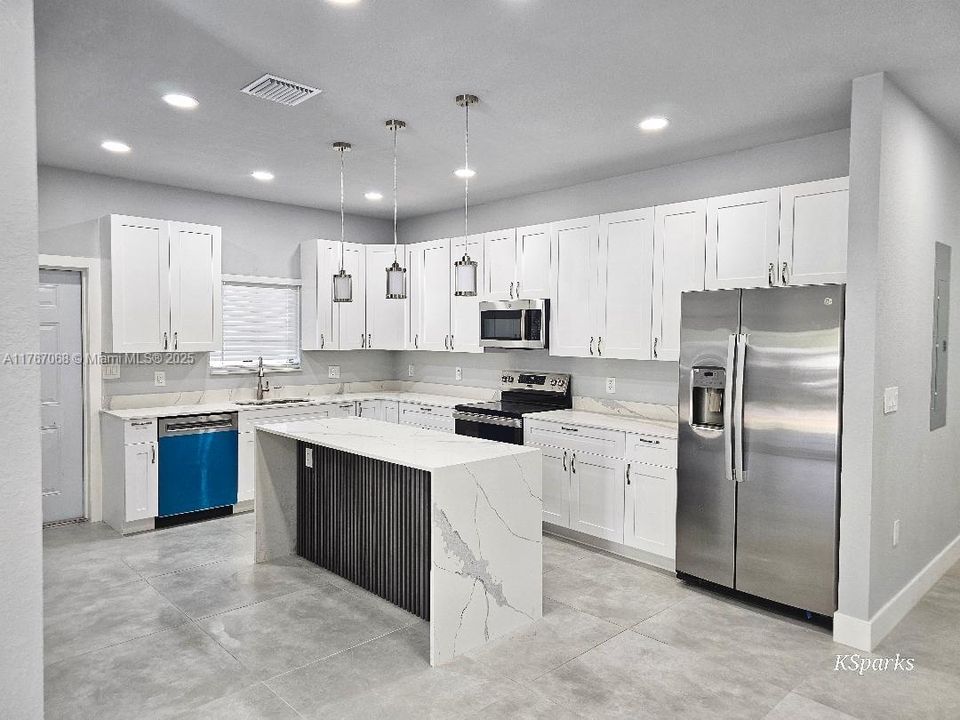 Vendido Recientemente: $575,000 (4 camas, 4 baños, 1755 Pies cuadrados)