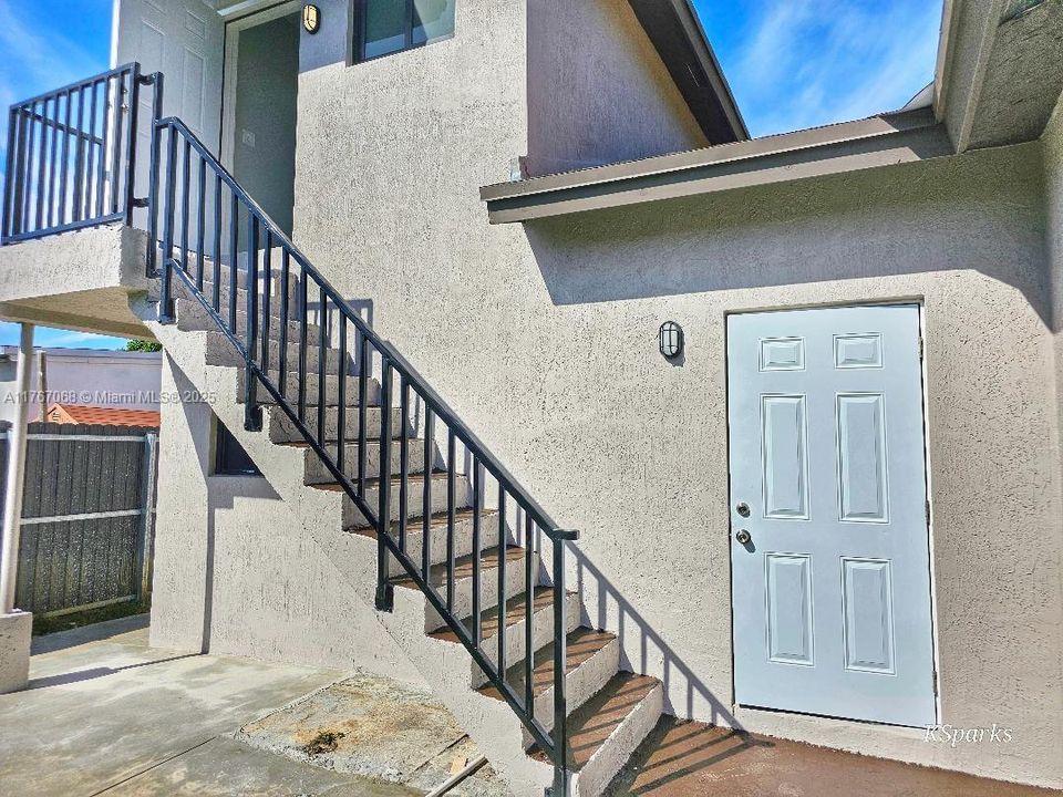 Vendido Recientemente: $575,000 (4 camas, 4 baños, 1755 Pies cuadrados)