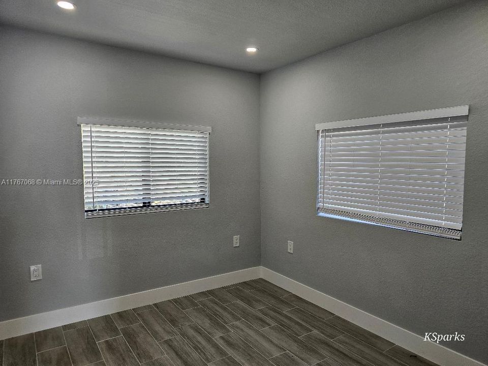 Vendido Recientemente: $575,000 (4 camas, 4 baños, 1755 Pies cuadrados)