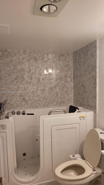 待售: $79,900 (1 贝兹, 1 浴室, 585 平方英尺)