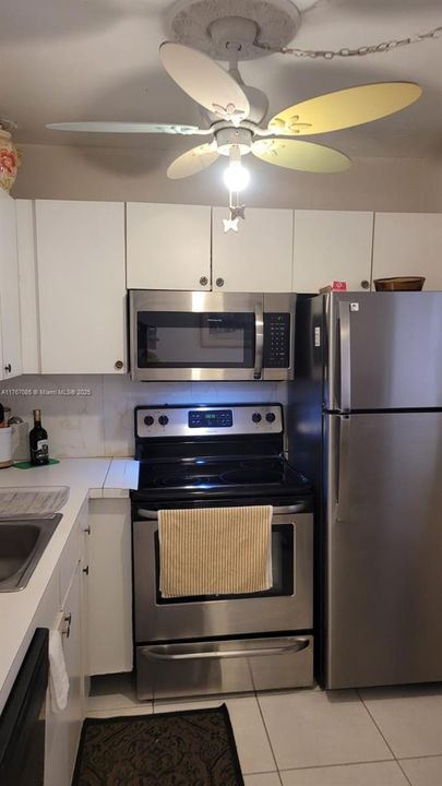 待售: $79,900 (1 贝兹, 1 浴室, 585 平方英尺)