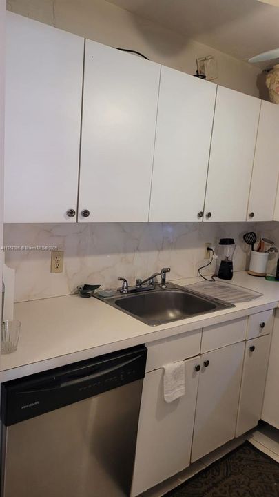 待售: $79,900 (1 贝兹, 1 浴室, 585 平方英尺)