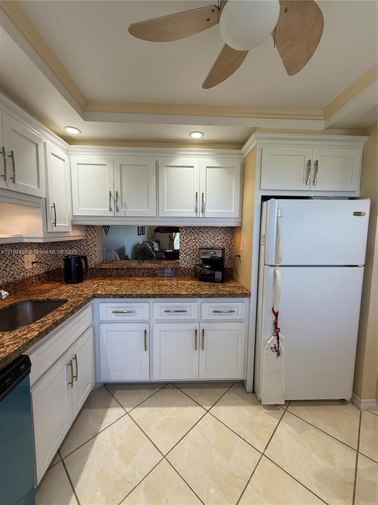 For Sale: $149,900 (2 beds, 2 baths, 992 Square Feet)