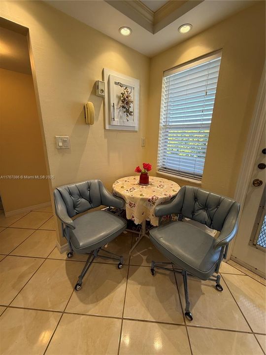 For Sale: $149,900 (2 beds, 2 baths, 992 Square Feet)