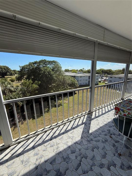 For Sale: $149,900 (2 beds, 2 baths, 992 Square Feet)