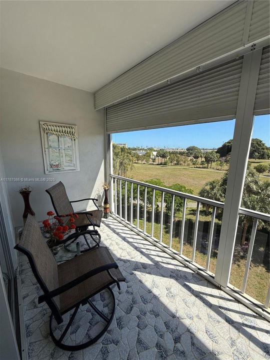 For Sale: $149,900 (2 beds, 2 baths, 992 Square Feet)