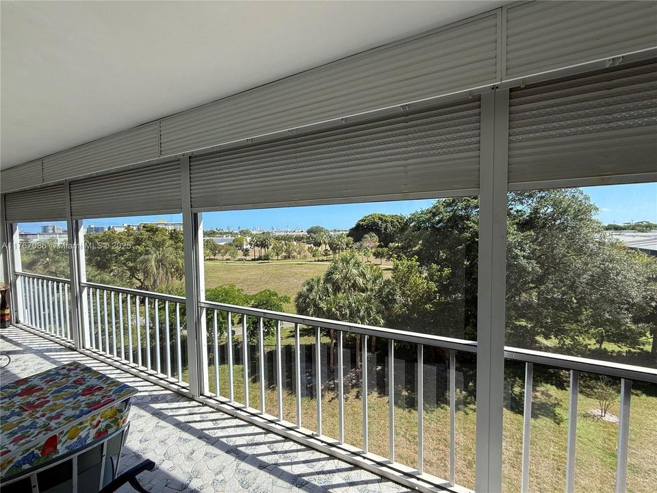 For Sale: $149,900 (2 beds, 2 baths, 992 Square Feet)