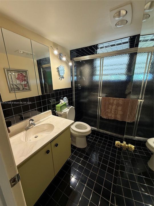 For Sale: $149,900 (2 beds, 2 baths, 992 Square Feet)