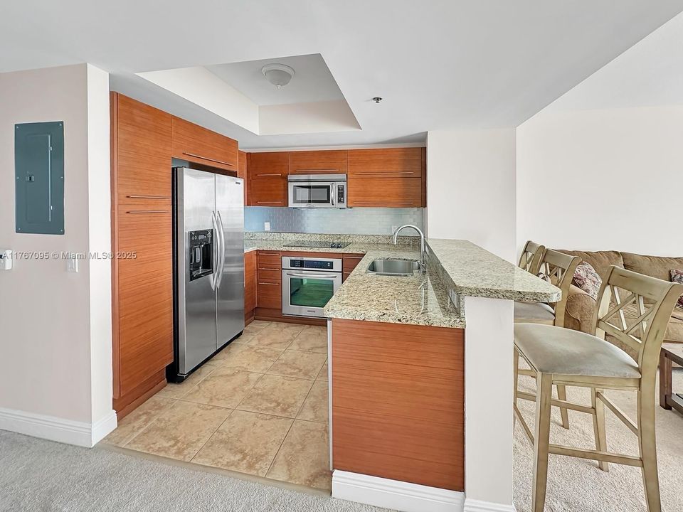 最近售出: $297,900 (2 贝兹, 2 浴室, 954 平方英尺)