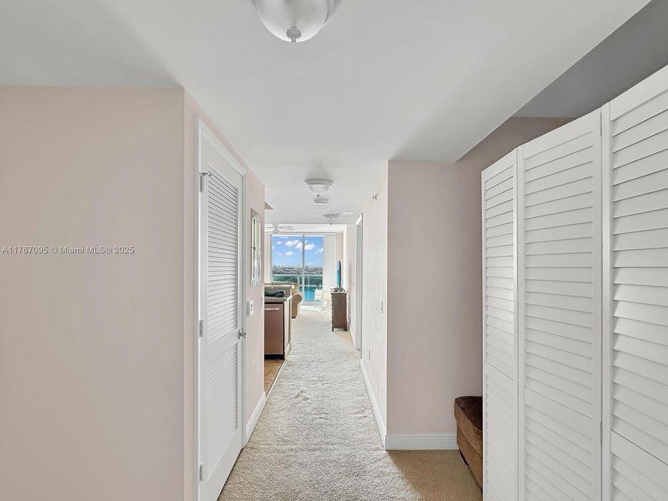 最近售出: $297,900 (2 贝兹, 2 浴室, 954 平方英尺)