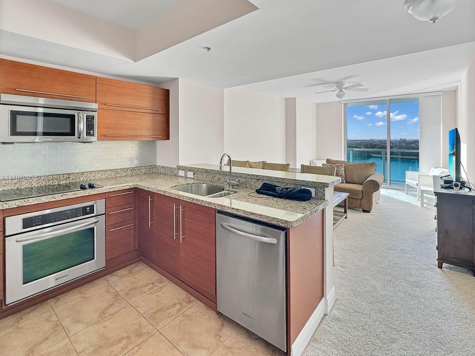 最近售出: $297,900 (2 贝兹, 2 浴室, 954 平方英尺)