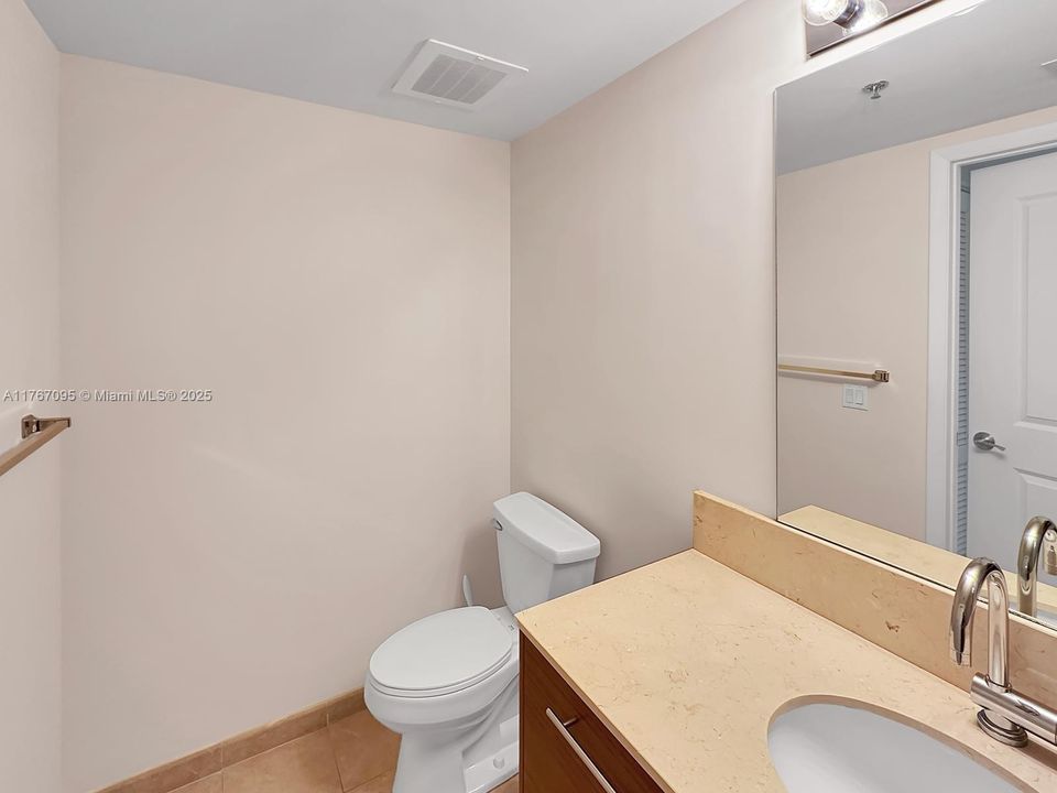 最近售出: $297,900 (2 贝兹, 2 浴室, 954 平方英尺)