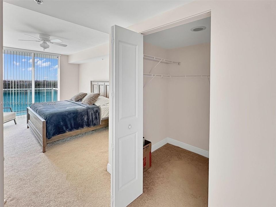 最近售出: $297,900 (2 贝兹, 2 浴室, 954 平方英尺)