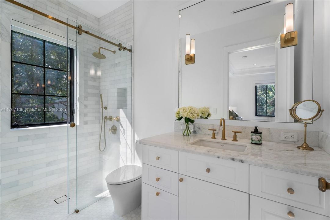 Recently Sold: $11,490,000 (7 beds, 8 baths, 7102 Square Feet)