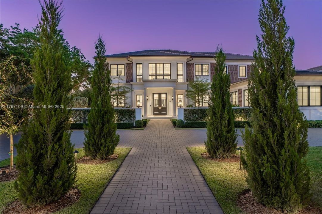 Recently Sold: $11,490,000 (7 beds, 8 baths, 7102 Square Feet)