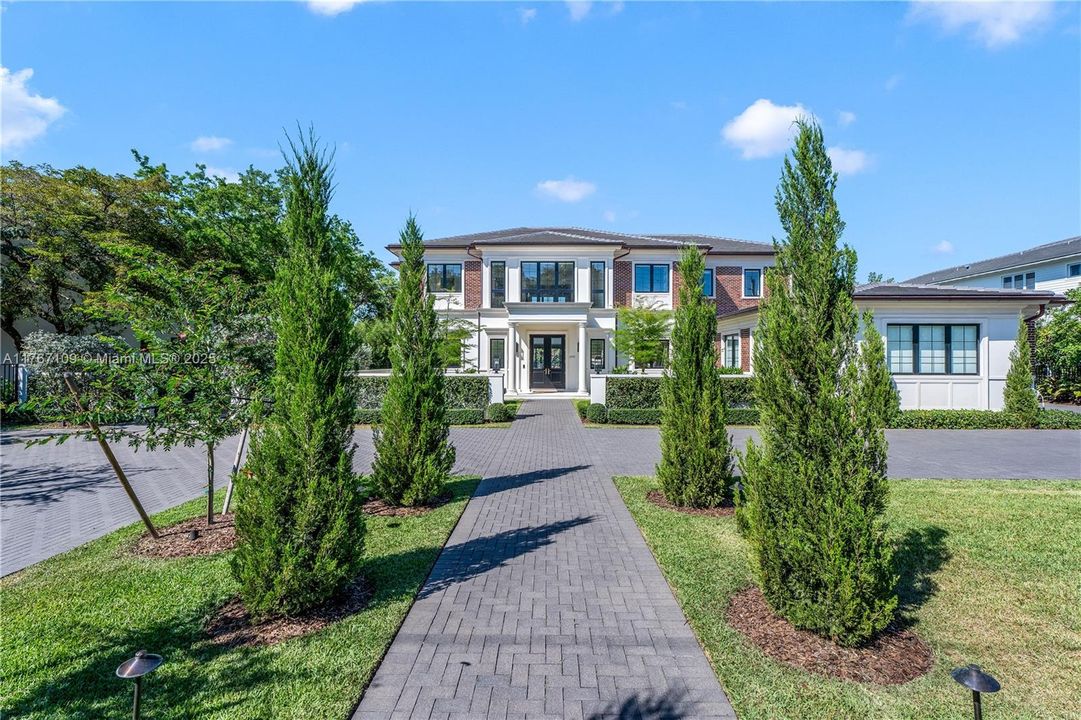 Recently Sold: $11,490,000 (7 beds, 8 baths, 7102 Square Feet)