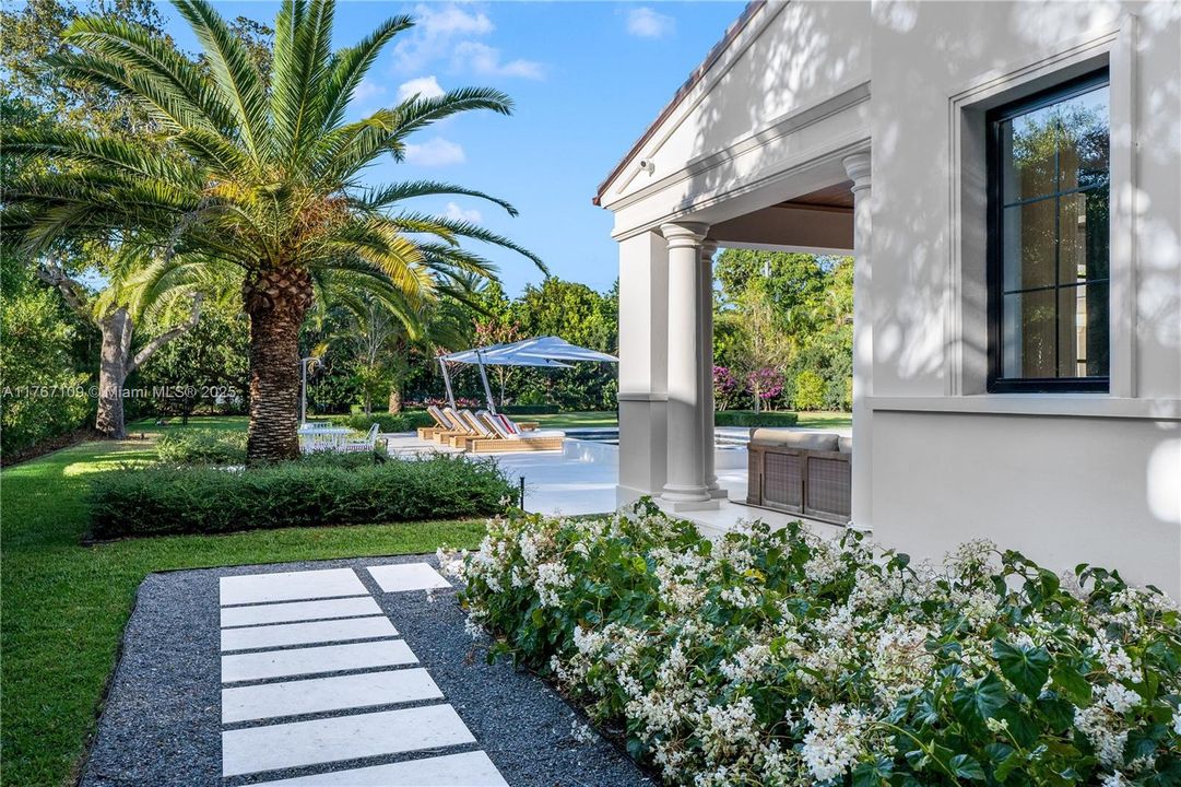 Recently Sold: $11,490,000 (7 beds, 8 baths, 7102 Square Feet)