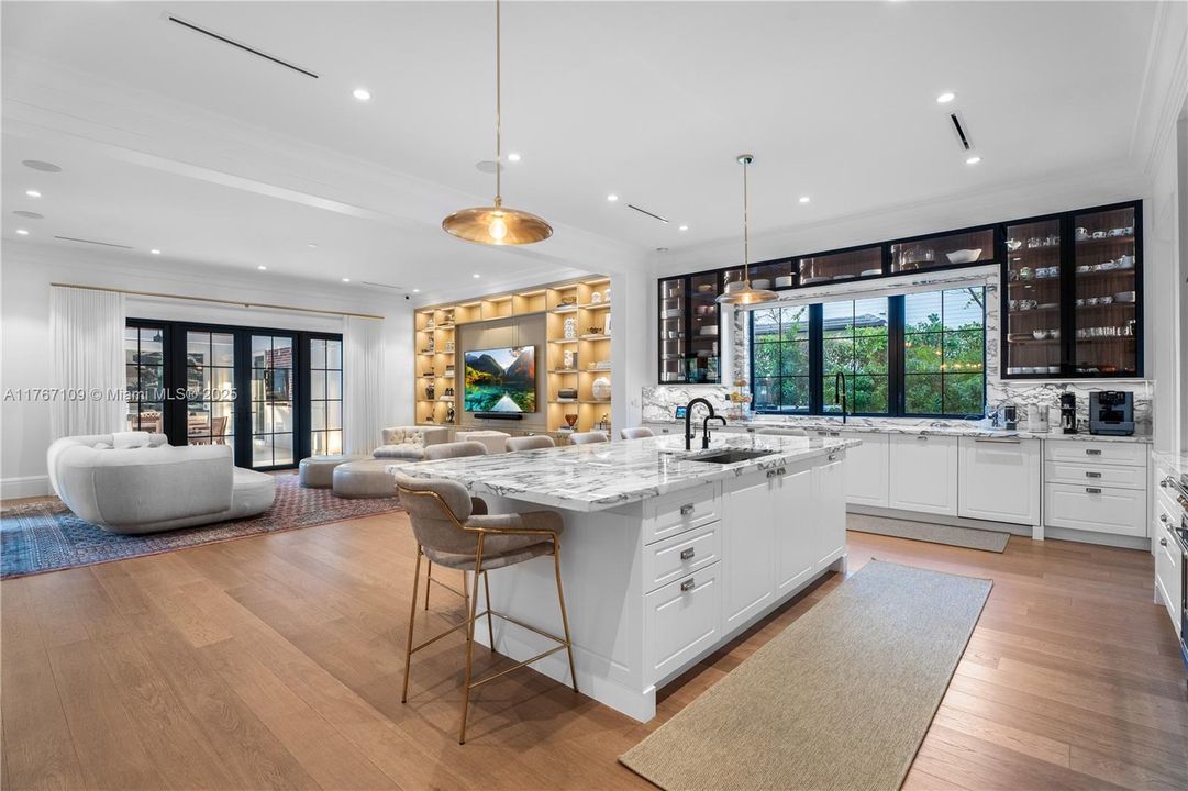 Recently Sold: $11,490,000 (7 beds, 8 baths, 7102 Square Feet)