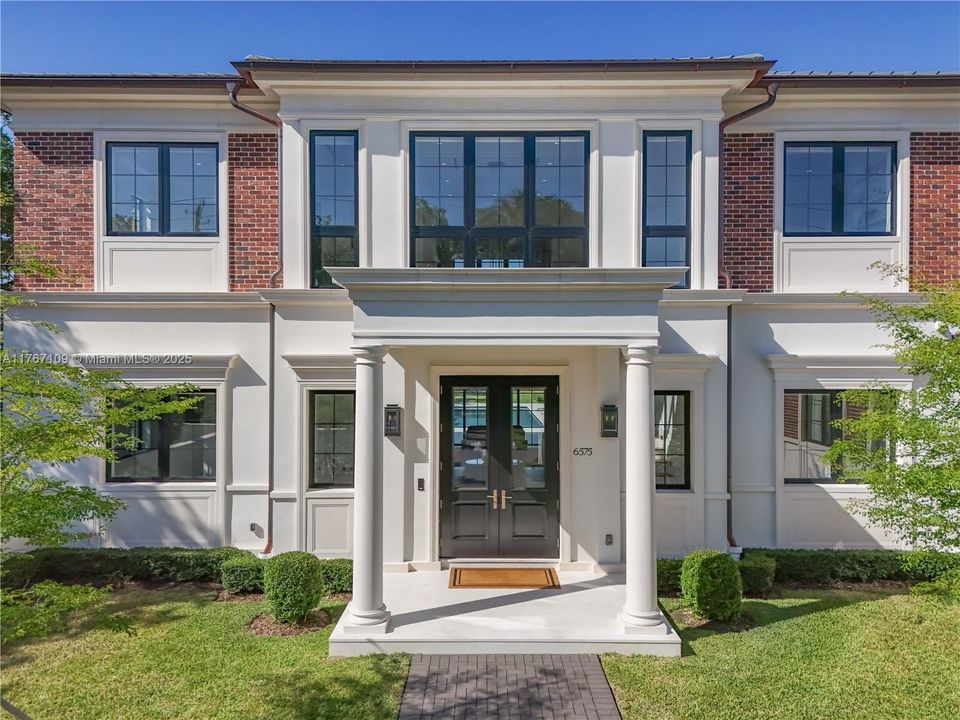 Recently Sold: $11,490,000 (7 beds, 8 baths, 7102 Square Feet)