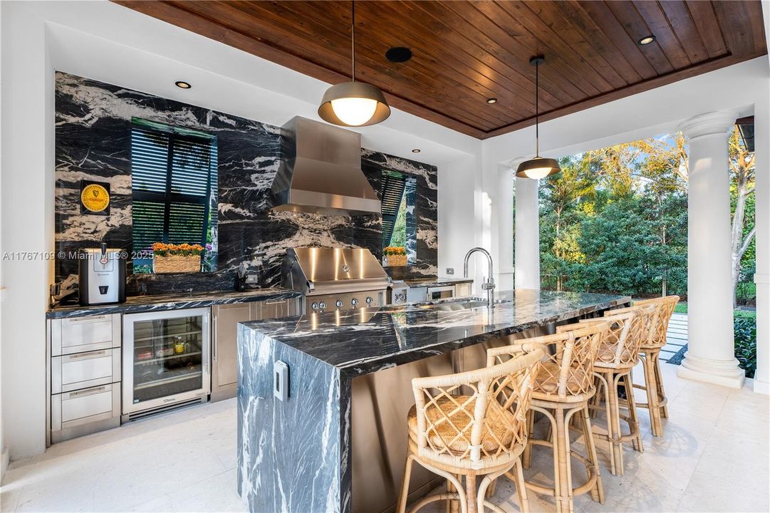 Recently Sold: $11,490,000 (7 beds, 8 baths, 7102 Square Feet)