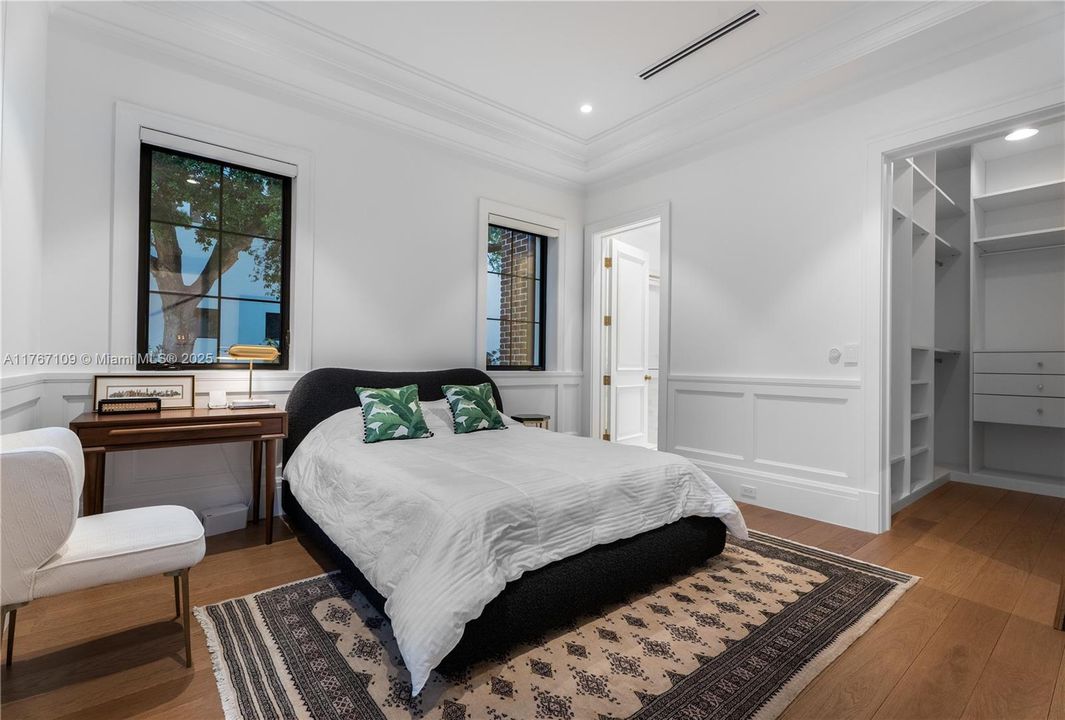 Recently Sold: $11,490,000 (7 beds, 8 baths, 7102 Square Feet)