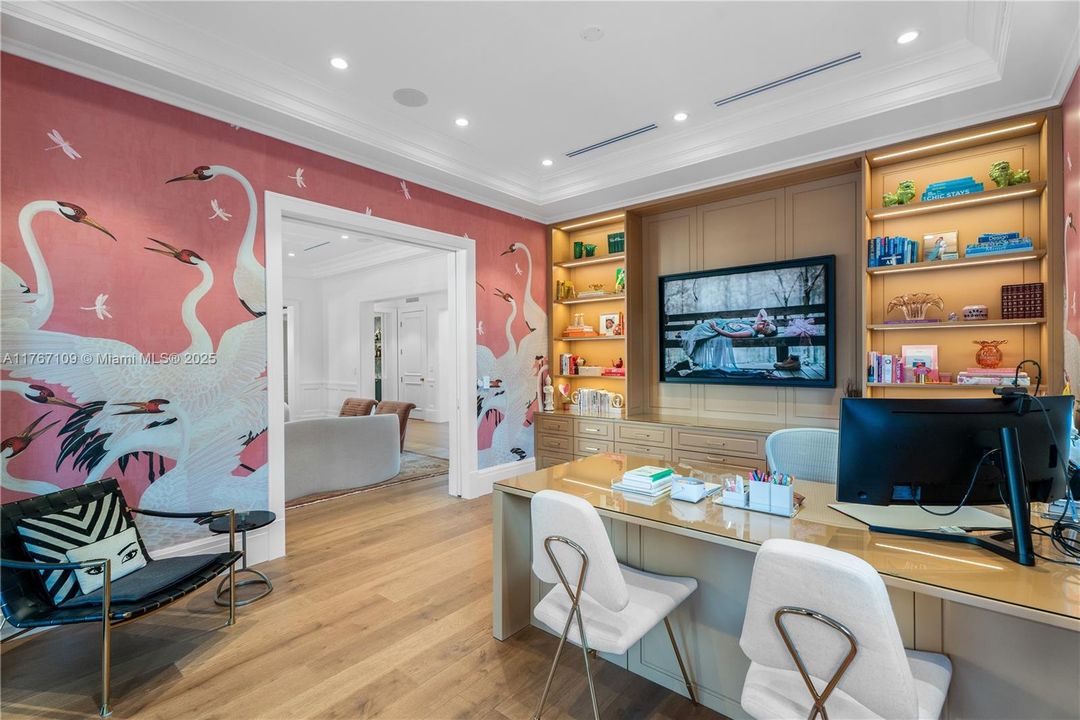 Recently Sold: $11,490,000 (7 beds, 8 baths, 7102 Square Feet)