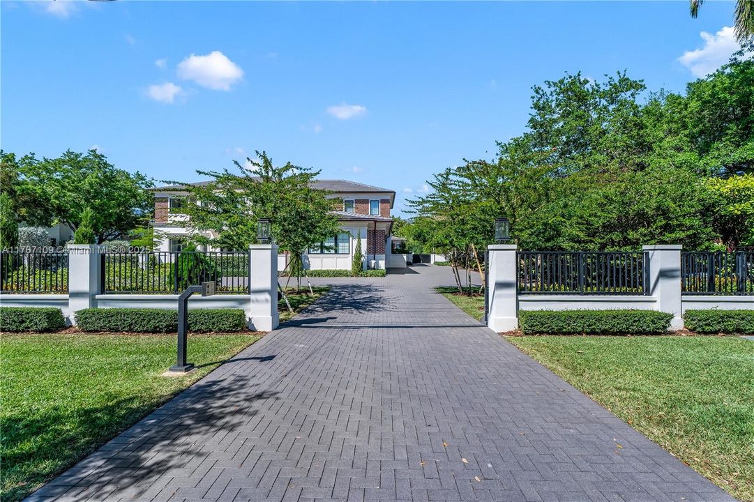 Recently Sold: $11,490,000 (7 beds, 8 baths, 7102 Square Feet)