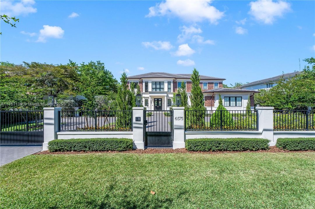 Recently Sold: $11,490,000 (7 beds, 8 baths, 7102 Square Feet)