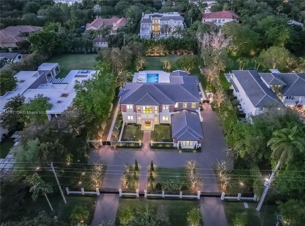 Recently Sold: $11,490,000 (7 beds, 8 baths, 7102 Square Feet)