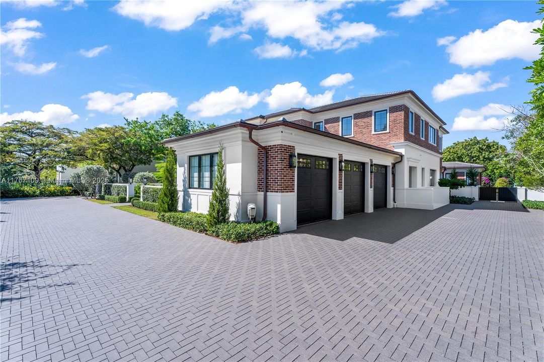 Recently Sold: $11,490,000 (7 beds, 8 baths, 7102 Square Feet)