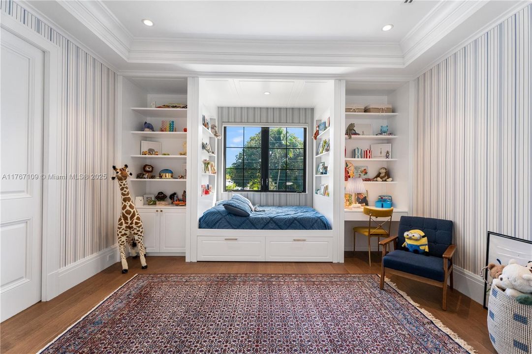 Recently Sold: $11,490,000 (7 beds, 8 baths, 7102 Square Feet)