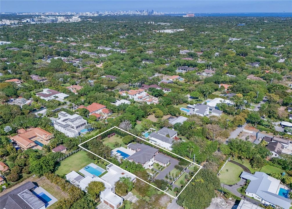 Recently Sold: $11,490,000 (7 beds, 8 baths, 7102 Square Feet)