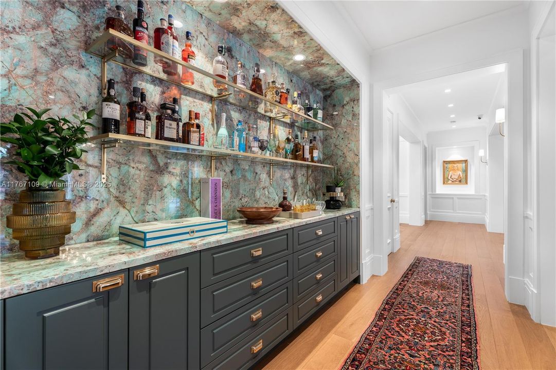 Recently Sold: $11,490,000 (7 beds, 8 baths, 7102 Square Feet)