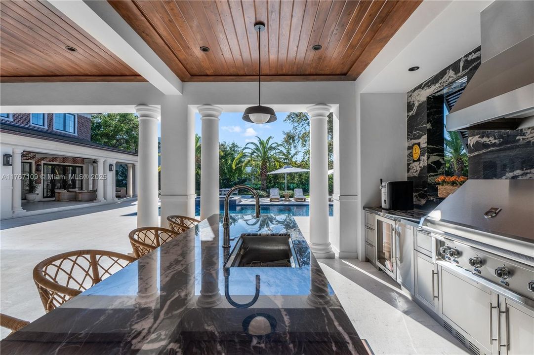 Recently Sold: $11,490,000 (7 beds, 8 baths, 7102 Square Feet)