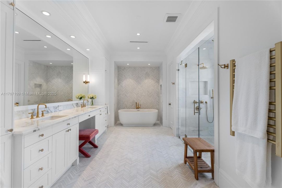 Recently Sold: $11,490,000 (7 beds, 8 baths, 7102 Square Feet)