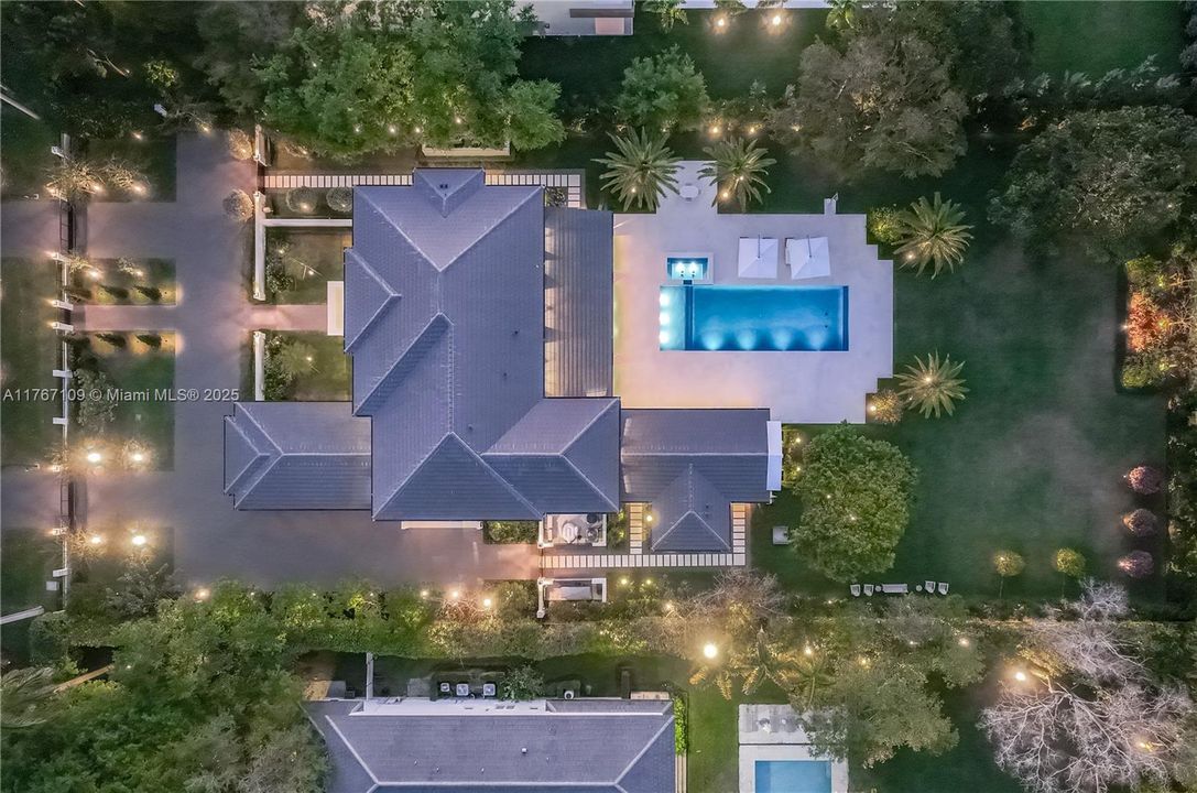 Recently Sold: $11,490,000 (7 beds, 8 baths, 7102 Square Feet)