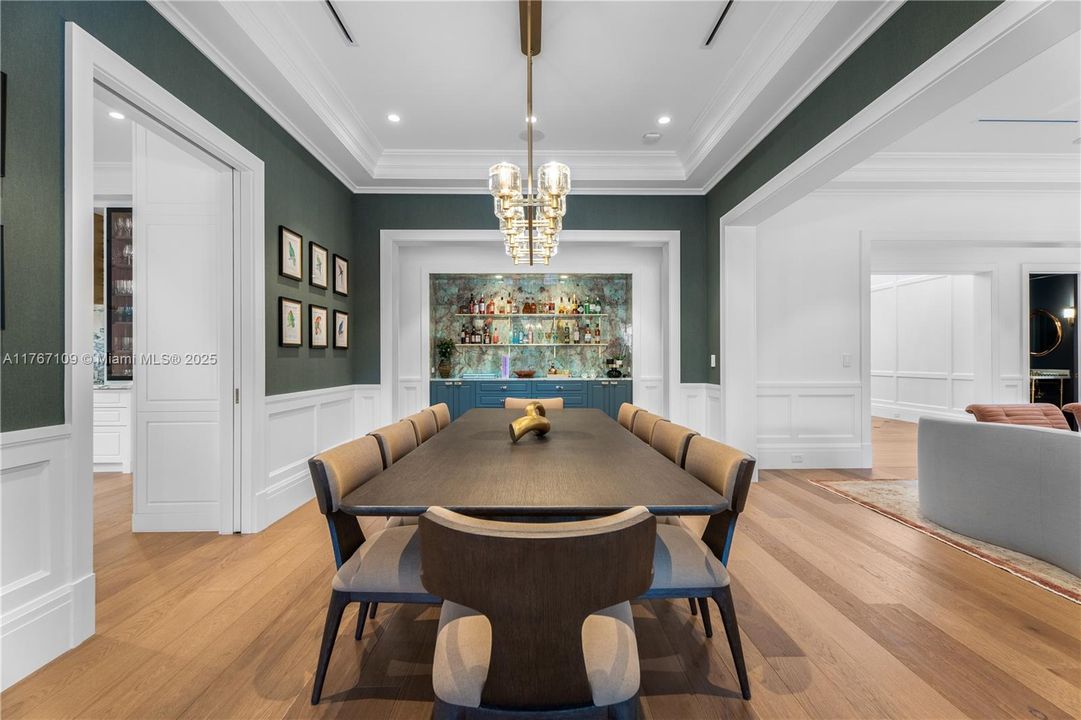 Recently Sold: $11,490,000 (7 beds, 8 baths, 7102 Square Feet)