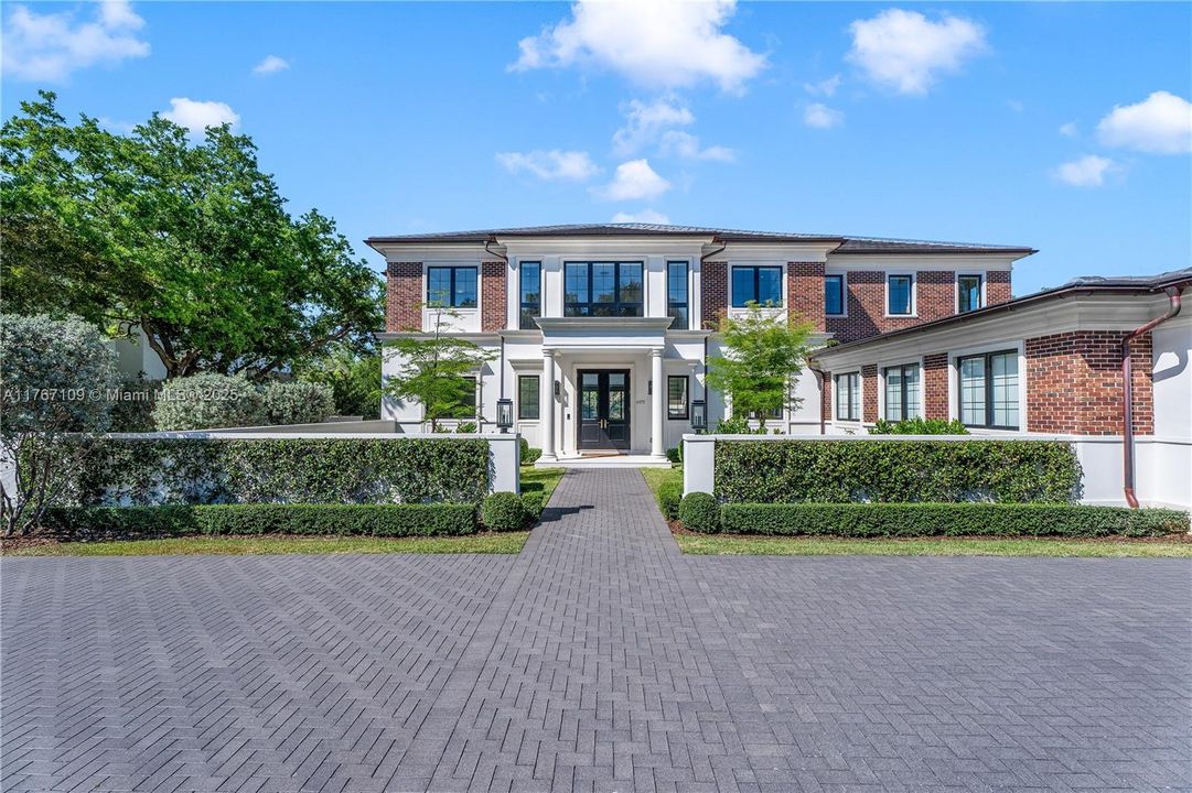 Recently Sold: $11,490,000 (7 beds, 8 baths, 7102 Square Feet)