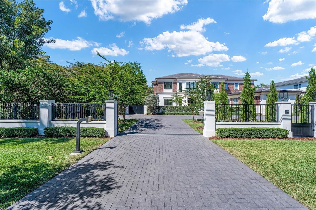Recently Sold: $11,490,000 (7 beds, 8 baths, 7102 Square Feet)