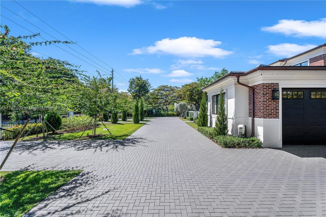 Recently Sold: $11,490,000 (7 beds, 8 baths, 7102 Square Feet)